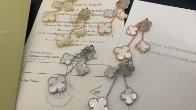 반ㅋ리프 빈티지 알함브라 4모션 클립 이어링 자개