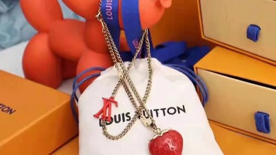 루ㅇ비통 LV프룻 스트로베리 펜던트 목걸이