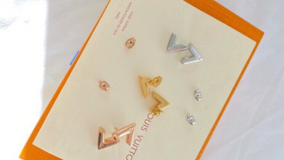 루ㅇ비통 에센셜V 펜던트 목걸이, 이어링, 팔찌