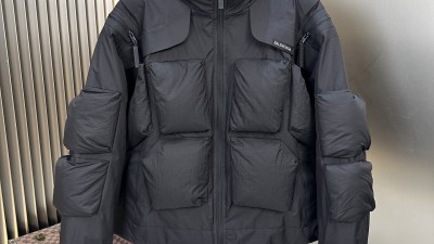 [TOP] 공용 25FW 발ㄹ시아가 백로고 패디드 자켓