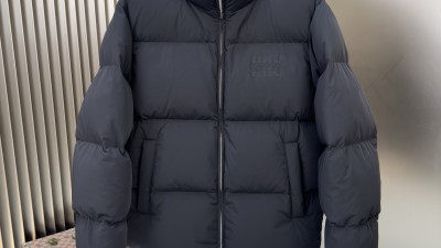 [TOP] 미ㅇ미우 숏 로고 푸퍼 자켓