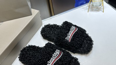 [GOOD] 공용 발ㄹ시아가 시그니처 퍼 슬리퍼 블랙