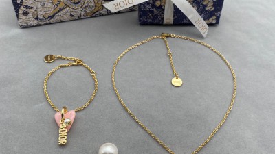 디ㅇ 자도르 하트 브레이슬릿