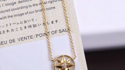 디ㅇ 로즈드방 목걸이