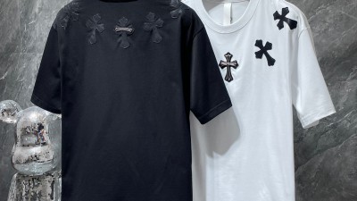 크ㄹ하츠 크로스 레더 패치 티셔츠 2컬러