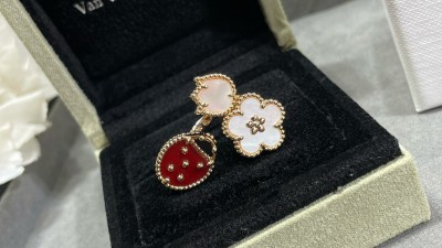 반ㅋ리프 럭키 스프링 비트윈 더 핑거 링