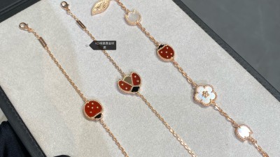 반ㅋ리프 럭키 스프링 브레이슬릿