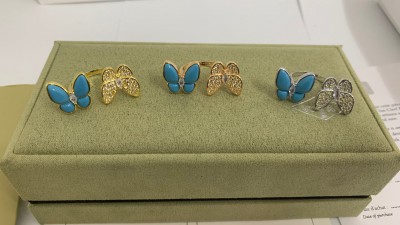 반ㅋ리프 투버터플라이 비트윈 더 핑거 링